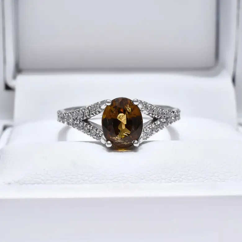 Pierścionek z aleksandrytem naturalnym Pierścionek z aleksandrytem naturalnym